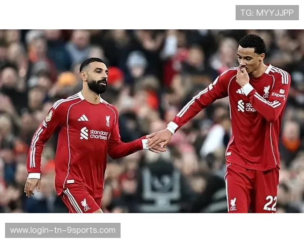 利物浦右路提速，萨拉赫启动瞬间完成